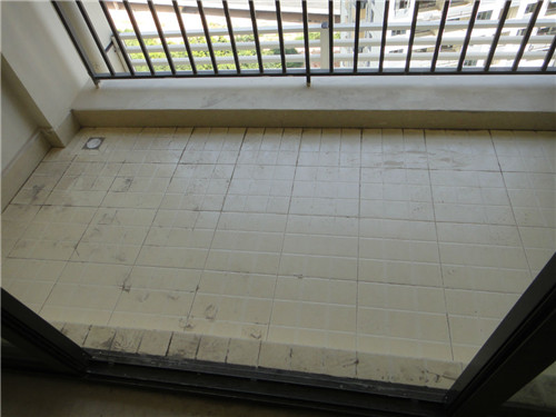 阳台地砖全空了怎么回事(阳台地砖全空了怎么回事视频)