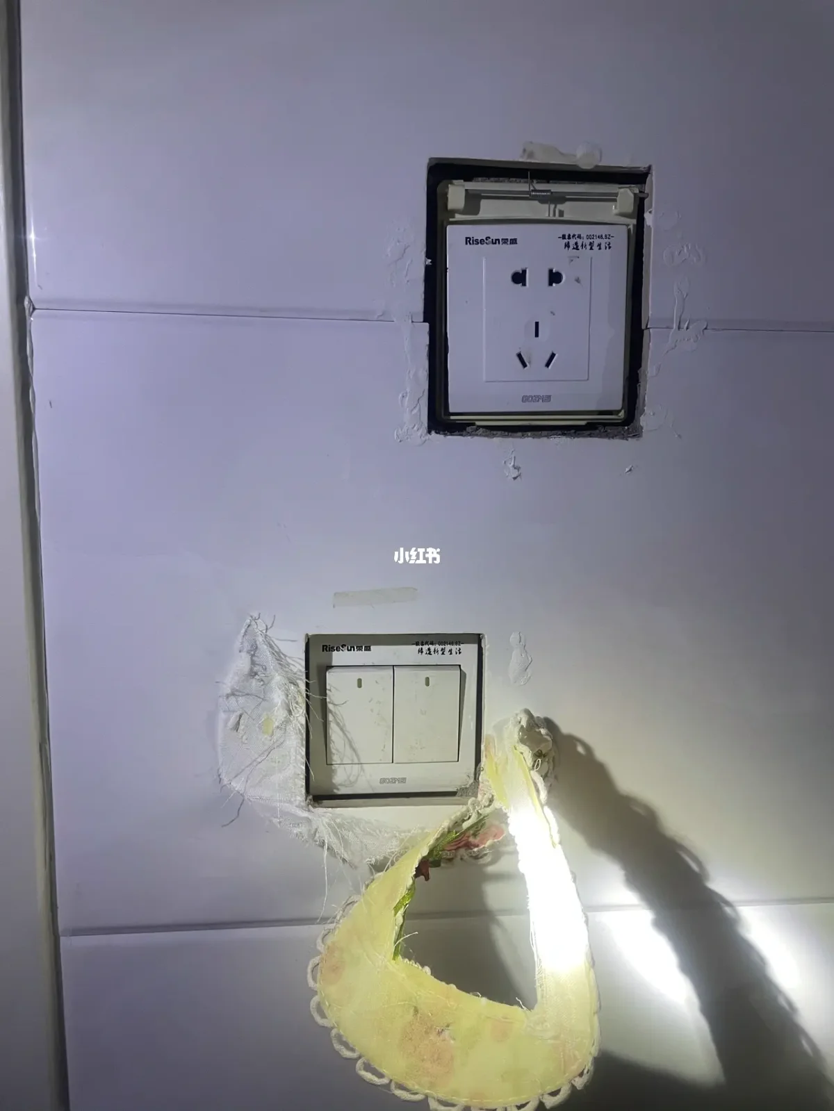 瓷砖师傅贴砖不好扣钱吗(贴砖师傅贴的不好怎么给工钱) 瓷砖师傅贴砖不好扣钱吗(贴砖师傅贴的不好怎么给工钱)